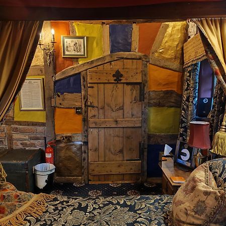 Wizards Thatch Luxury Suites Олдерли-Эдж Экстерьер фото